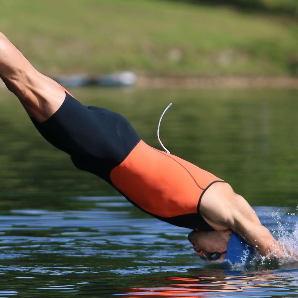 Alex Bründl beim Start eines Einzeltriathlons