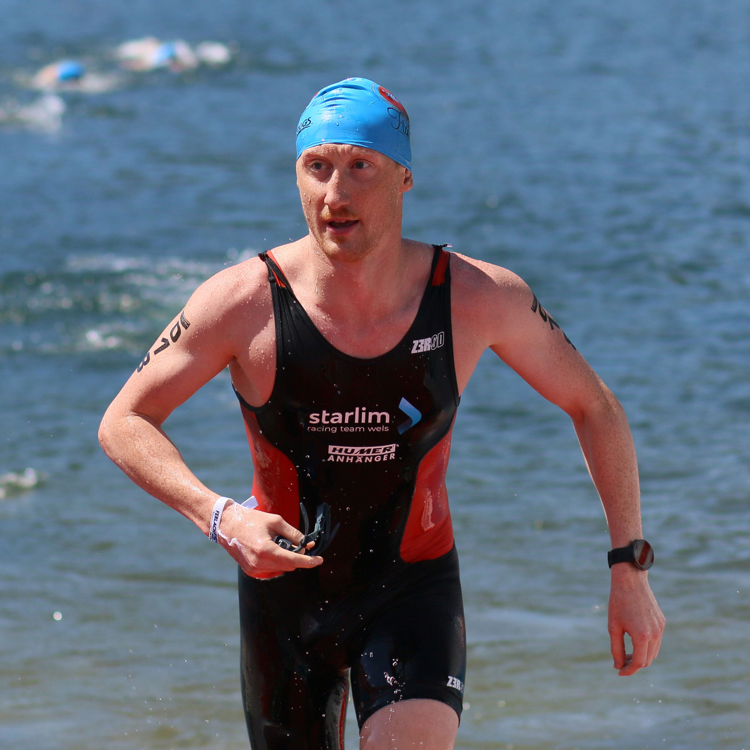 Matthias Baumgartner beim Schwimmausstieg