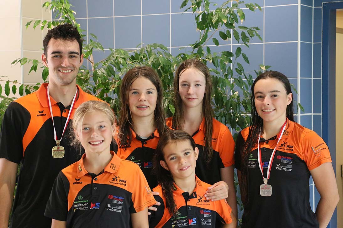 Gruppenfoto der Schwimmmannschaft des 1. Welser Schwimmklubs