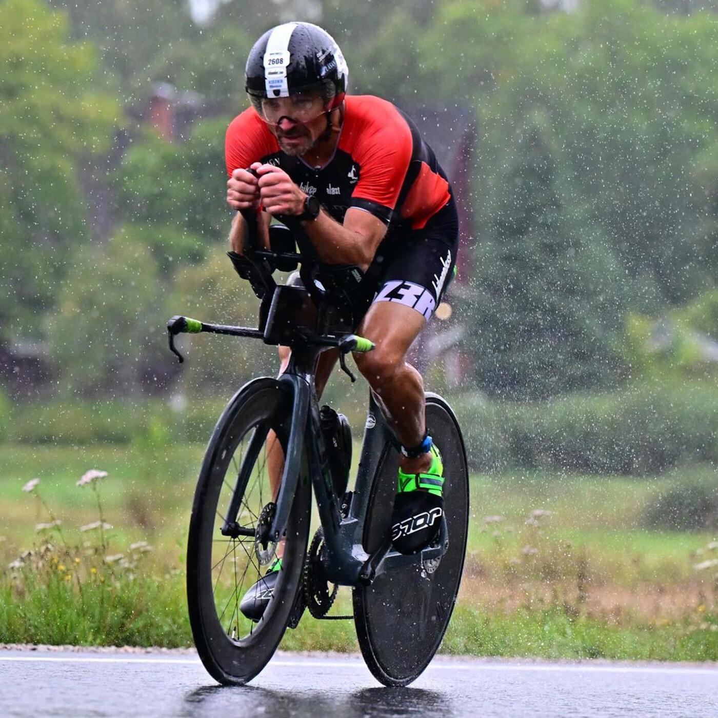 Gerald Will fährt Rad im Regen