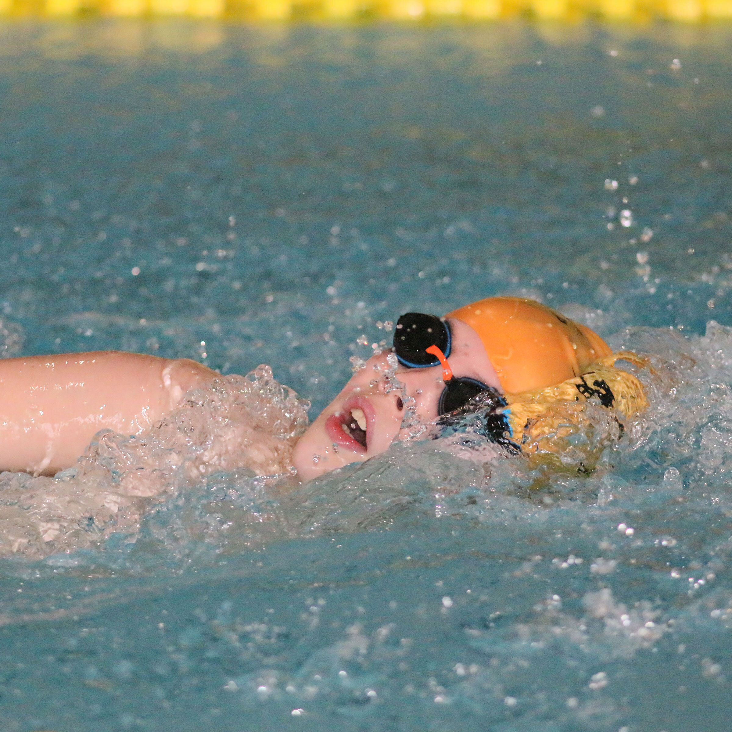 Huba Hilmer schwimmt Freistil