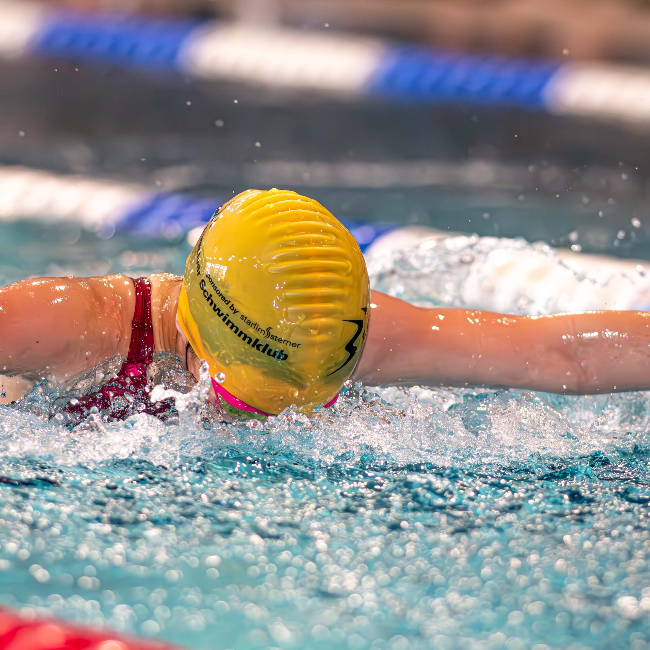 Anja Jakovljevic schwimmt Schmetterling
