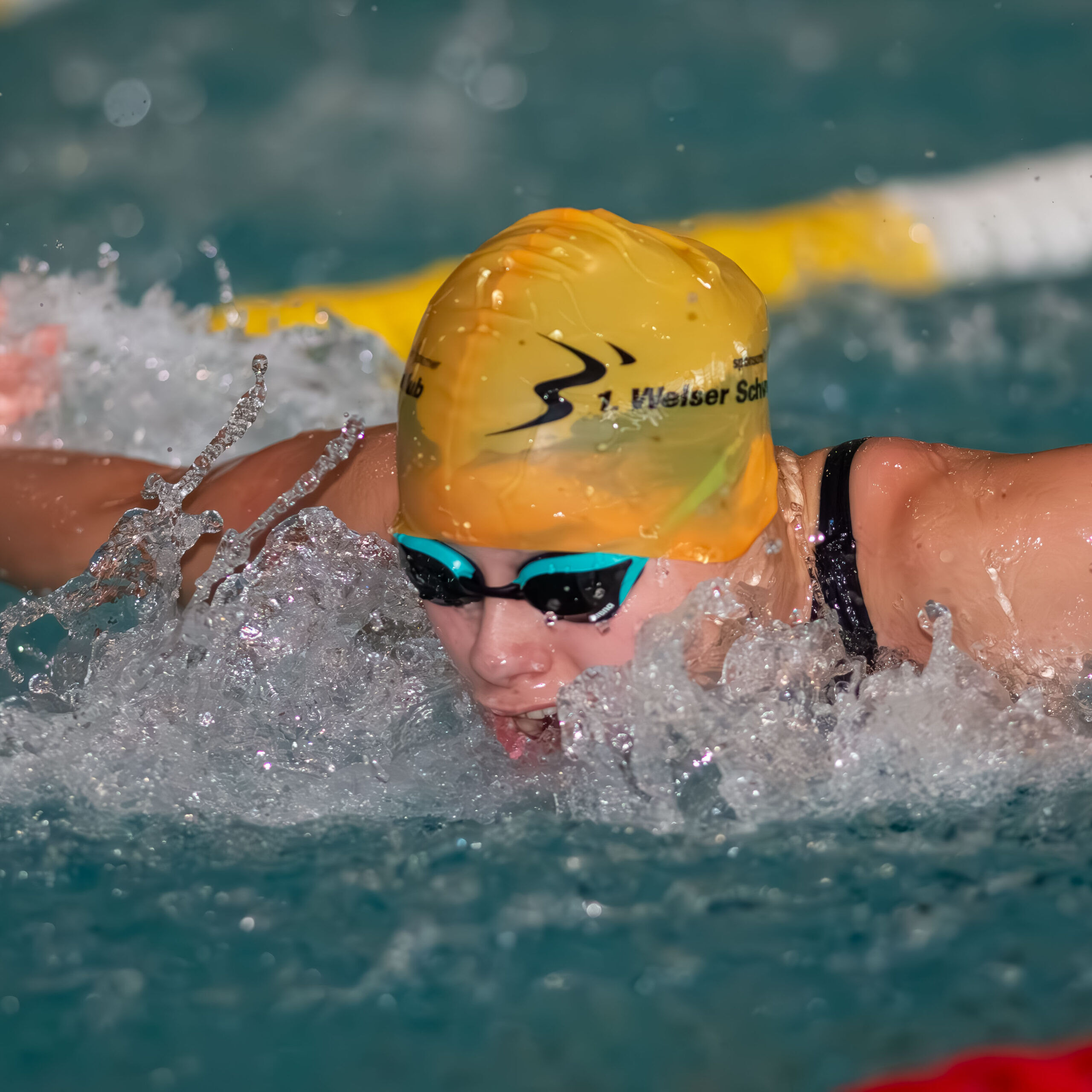 Lena Höpoldseder schwimmt Delfin